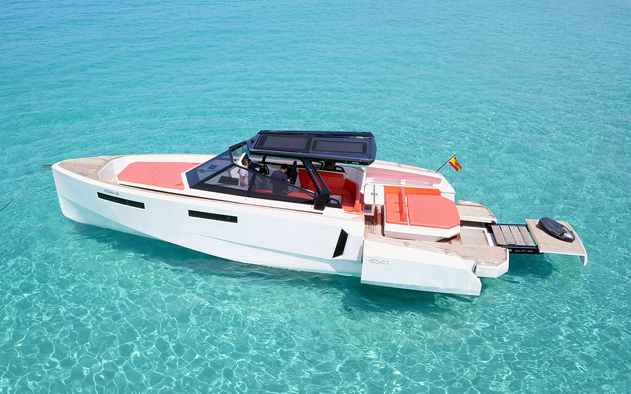Yacht Charter Ibiza Evo 43 exterior