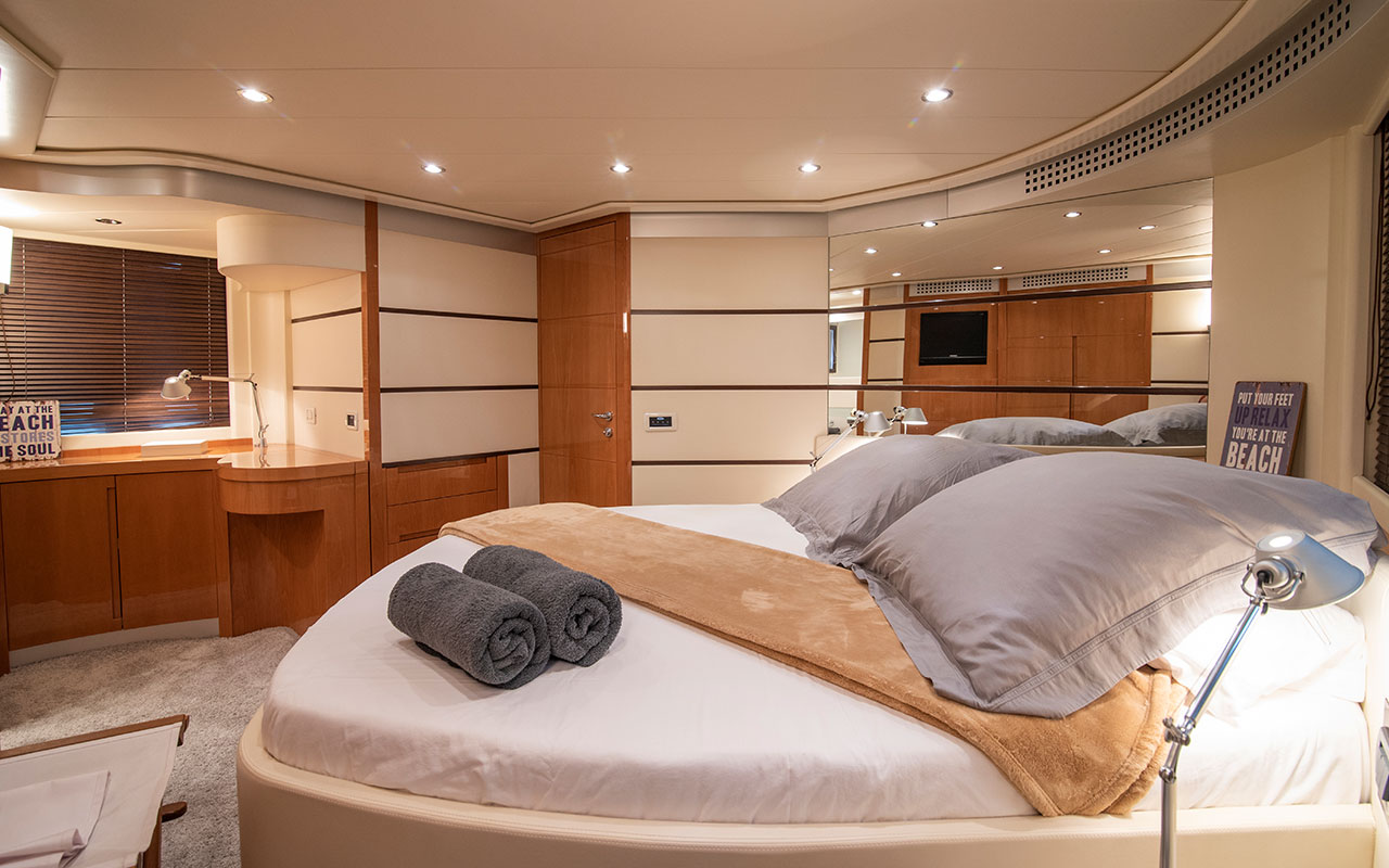 Yacht Charter Ibiza Pershing 62 master cabin