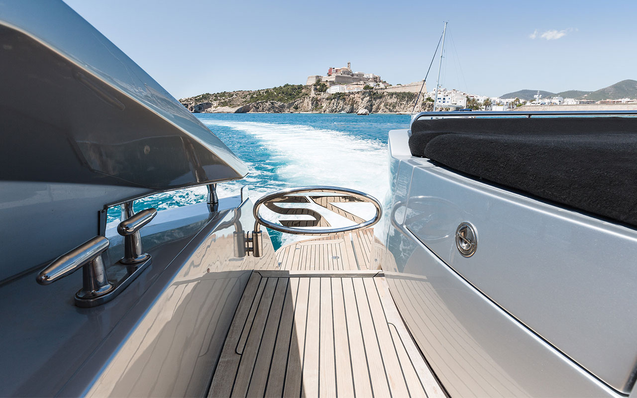 Yacht Charter Ibiza Pershing 72 stern