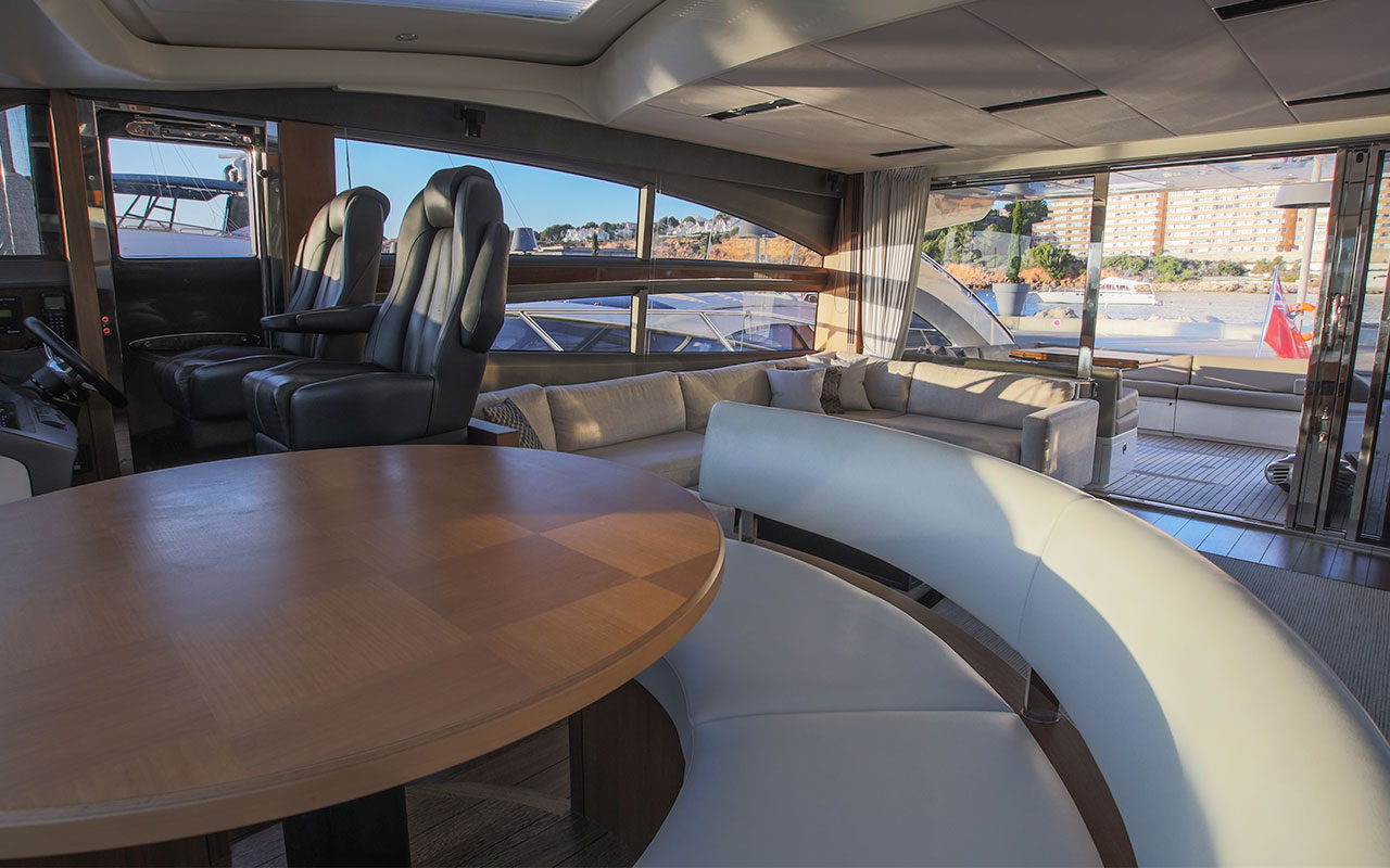 Yacht Charter Ibiza Princess V72 salon