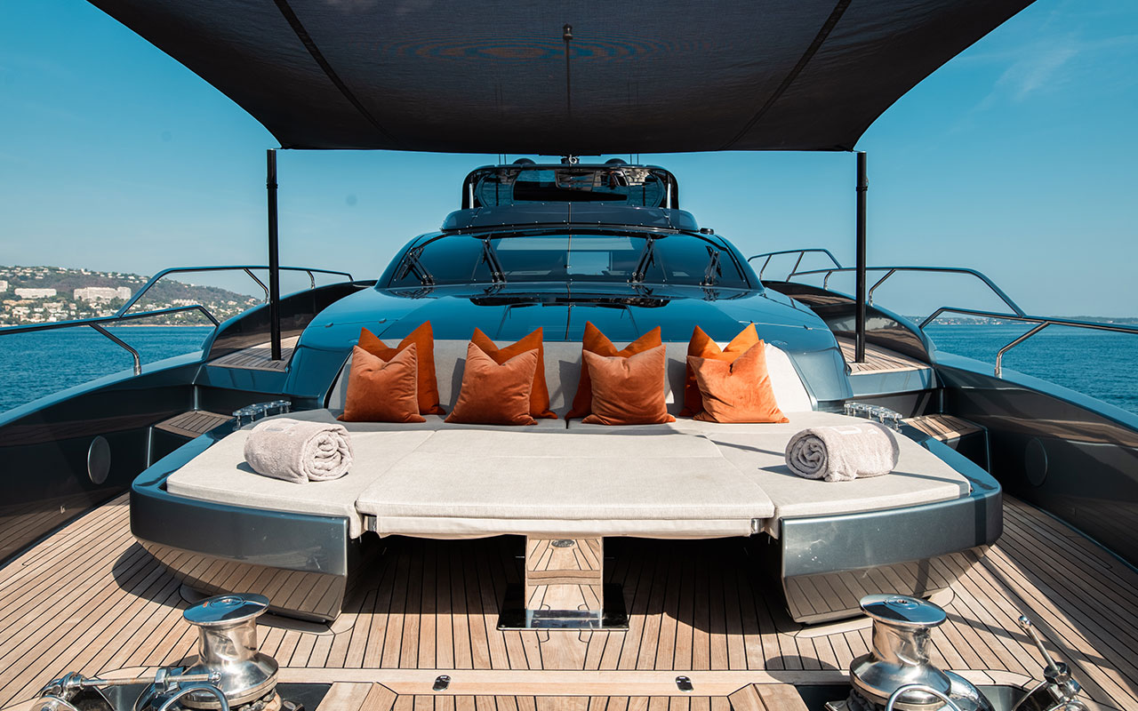 Yacht Charter Ibiza Riva 90 Argo bow
