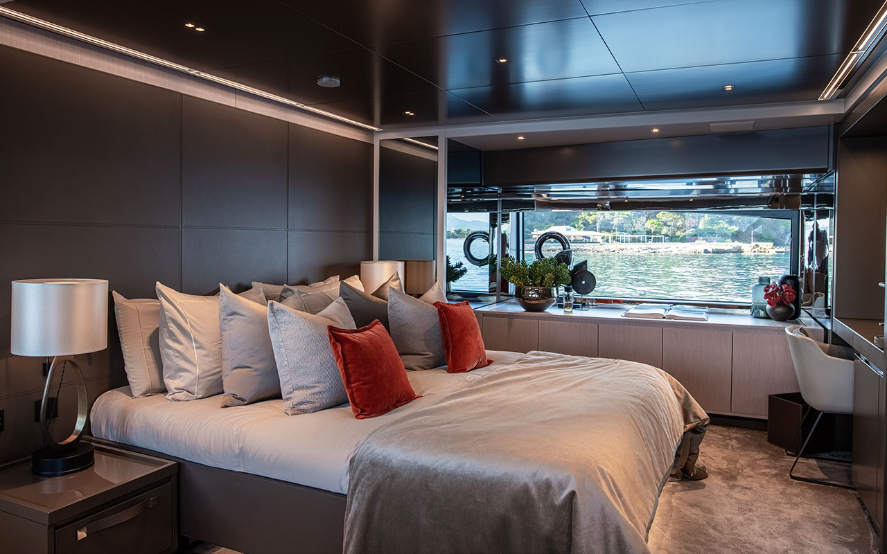 Yacht Charter Ibiza Riva 90 Argo master cabin