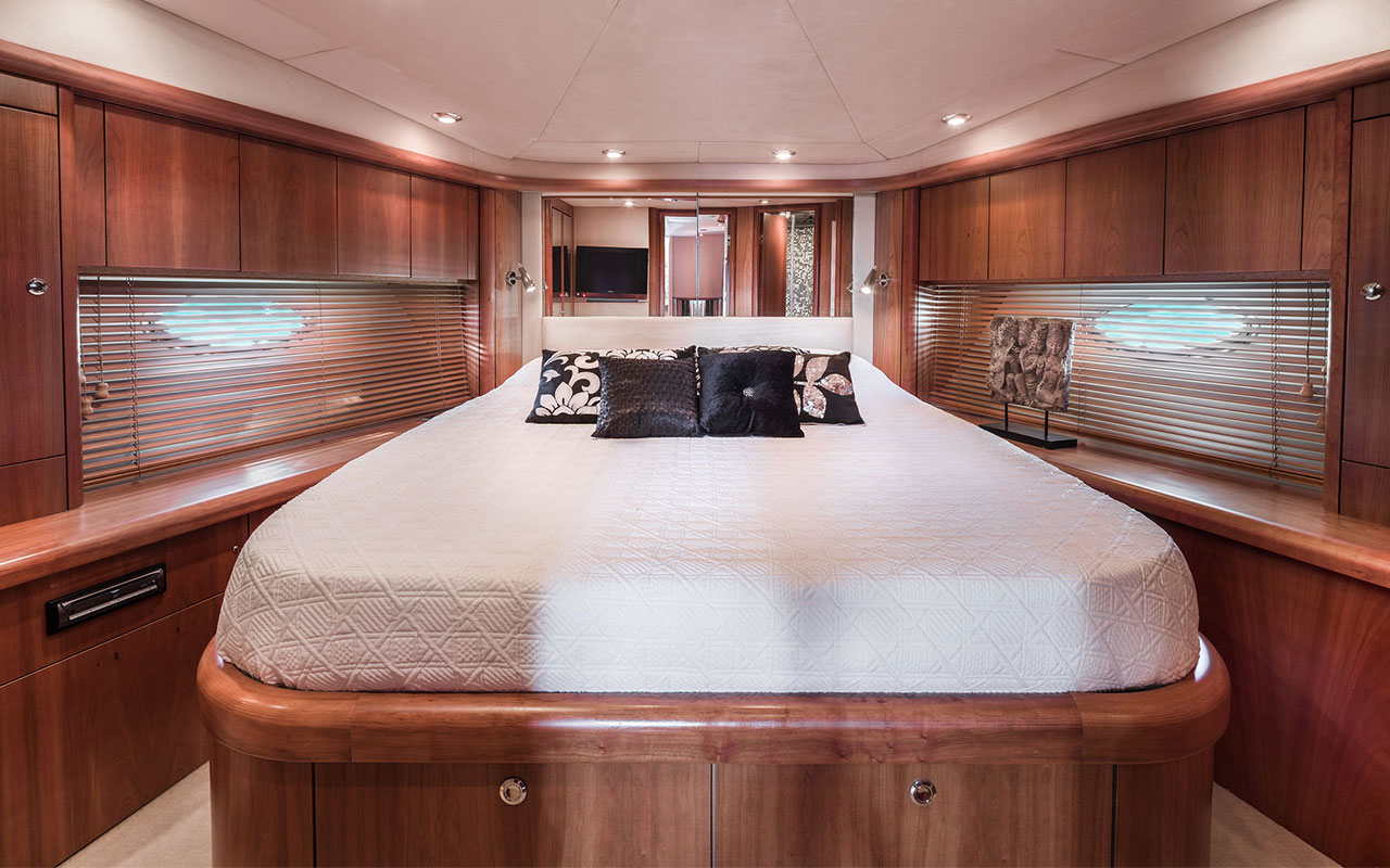 Yacht Charter Ibiza Sunseeker Predator 72 VIP cabin