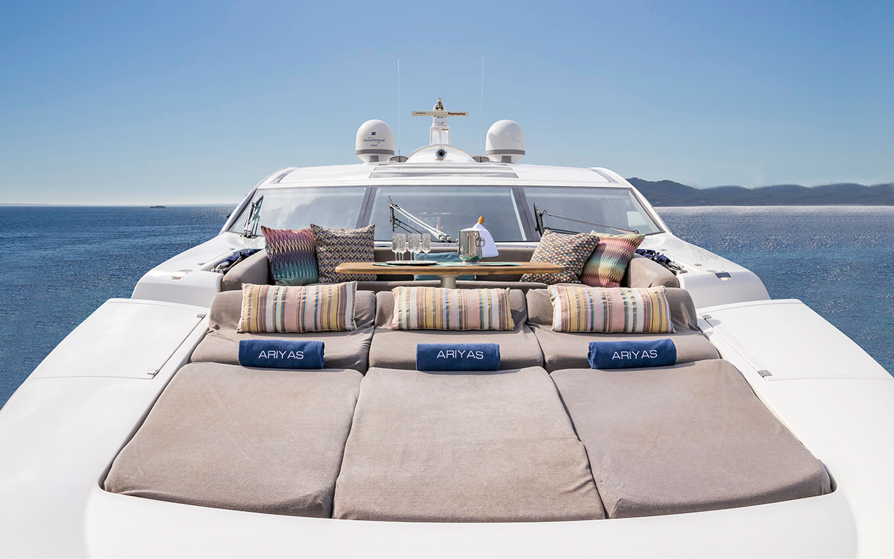Yacht Charter Ibiza Sunseeker Predator 84 bow
