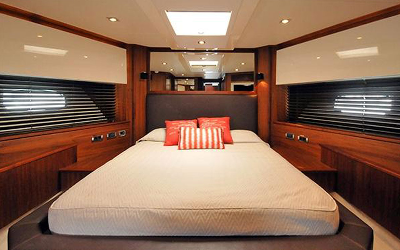 Yacht Charter Ibiza Sunseeker Predator 84 VIP cabin