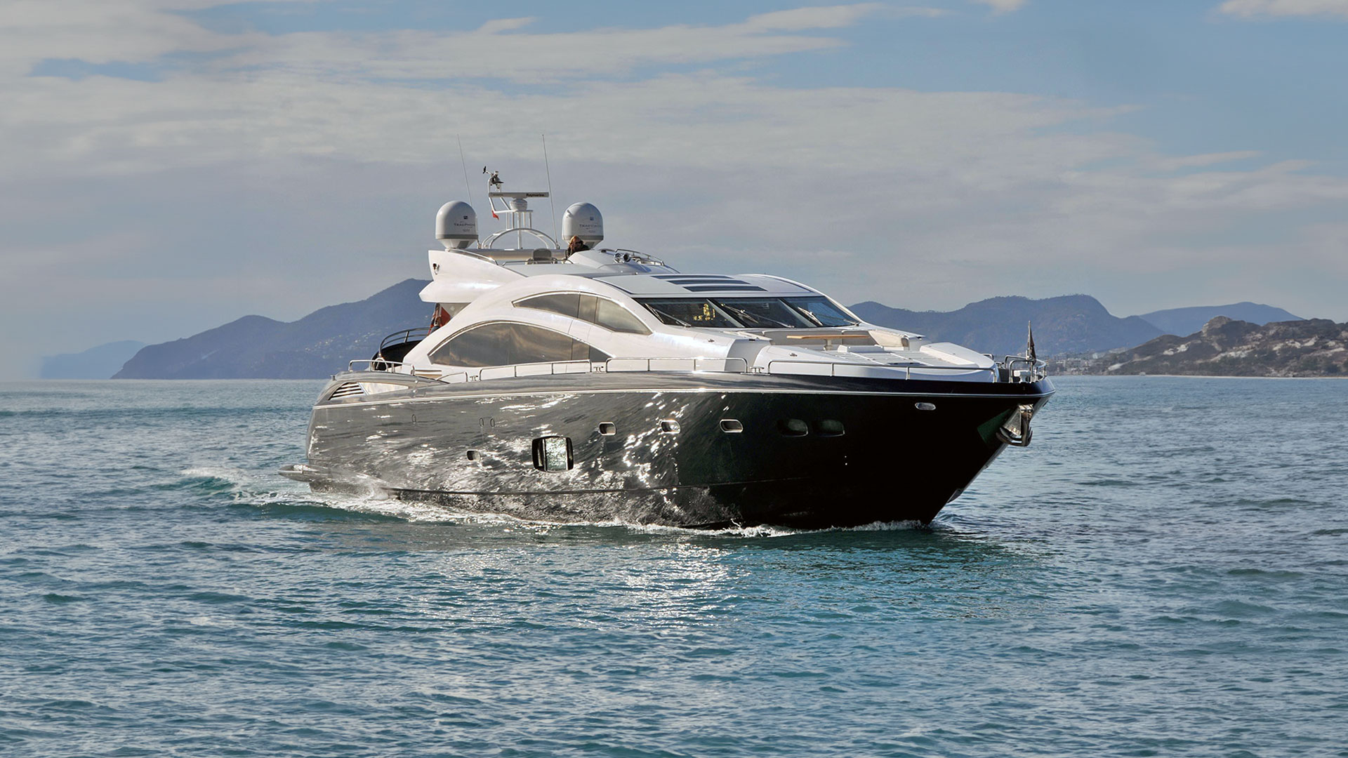 Yacht Charter Ibiza Sunseeker Predator 84