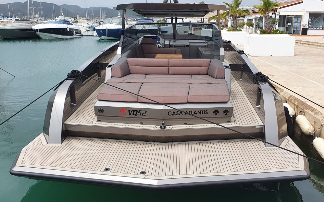 Yacht Charter Ibiza Vanquish VQ 52 stern