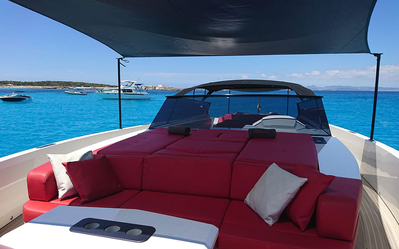Yacht Charter Ibiza Vanquish VQ 54 exterior