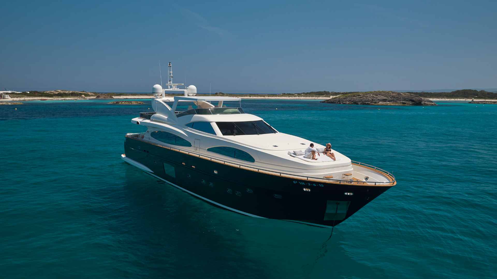 Yacht Charter Ibiza Astondoa 102 GLX